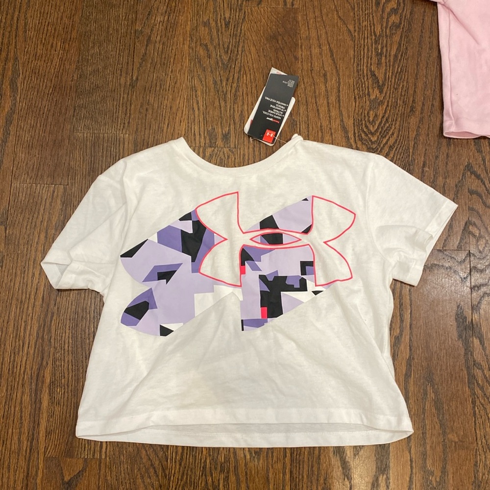 Brand new Under Armor girls loose shirt. Size youth medium. NWT.
